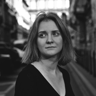 Lisa has her master’s degree in Marketing Management, but writing is her one true passion. When not in front of her laptop, you can find Lisa reading, experimenting with new recipes, or exploring the city. Lisa