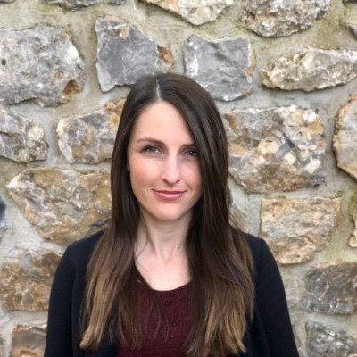 is currently the Director of Operations at FreeUp Marketplace, a top-rated marketplace for businesses to find and connect with the best remote professionals. She has worked with freelancers and run freelance teams for 5+ years. Mackenzie Lepretre